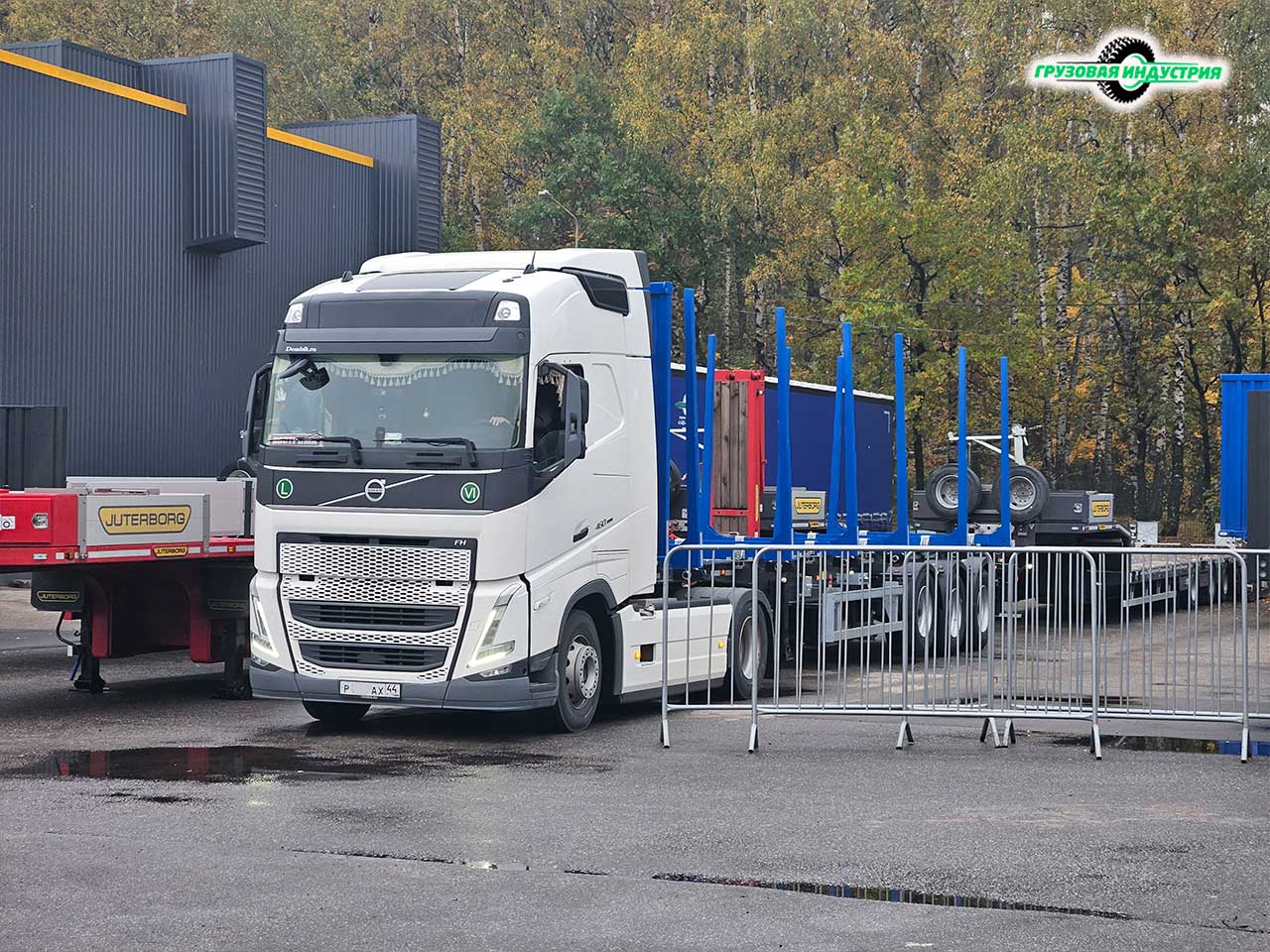 Отгрузка полуприцепа сортиментовоза (лесовоза) Тонар L3 9445 в г. Кострому Отгрузка полуприцепа сортиментовоза (лесовоза) Тонар L3 9445 в г. Кострому