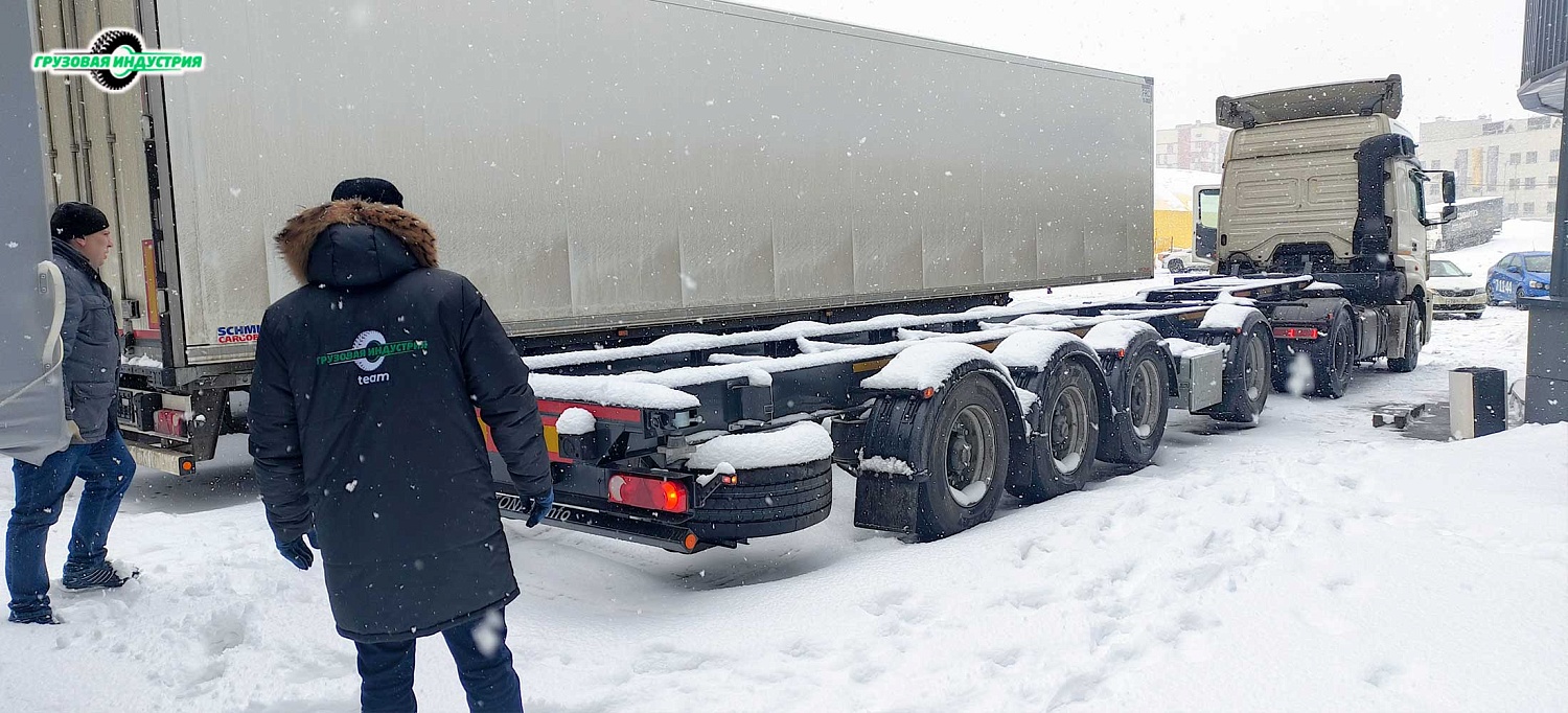Отгрузка полуприцепа контейнеровоза Тонар К4-40 в Москву
